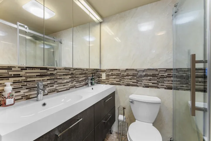1041 Hillsboro Mile Apt 5-19