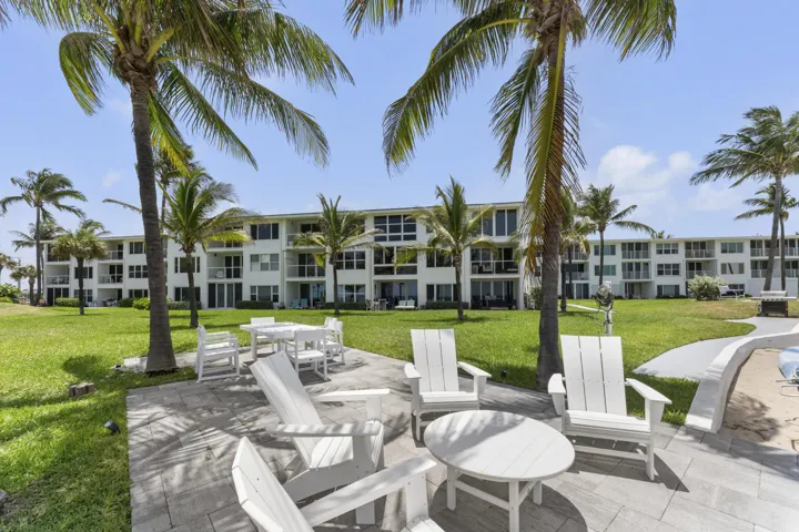 1041 Hillsboro Mile Apt 5-26