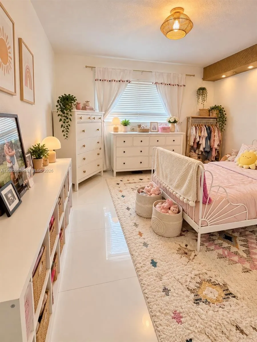 Select photos have been digitally enhanced/virtually edited for presentation. Property features and dimensions should be independently verified.