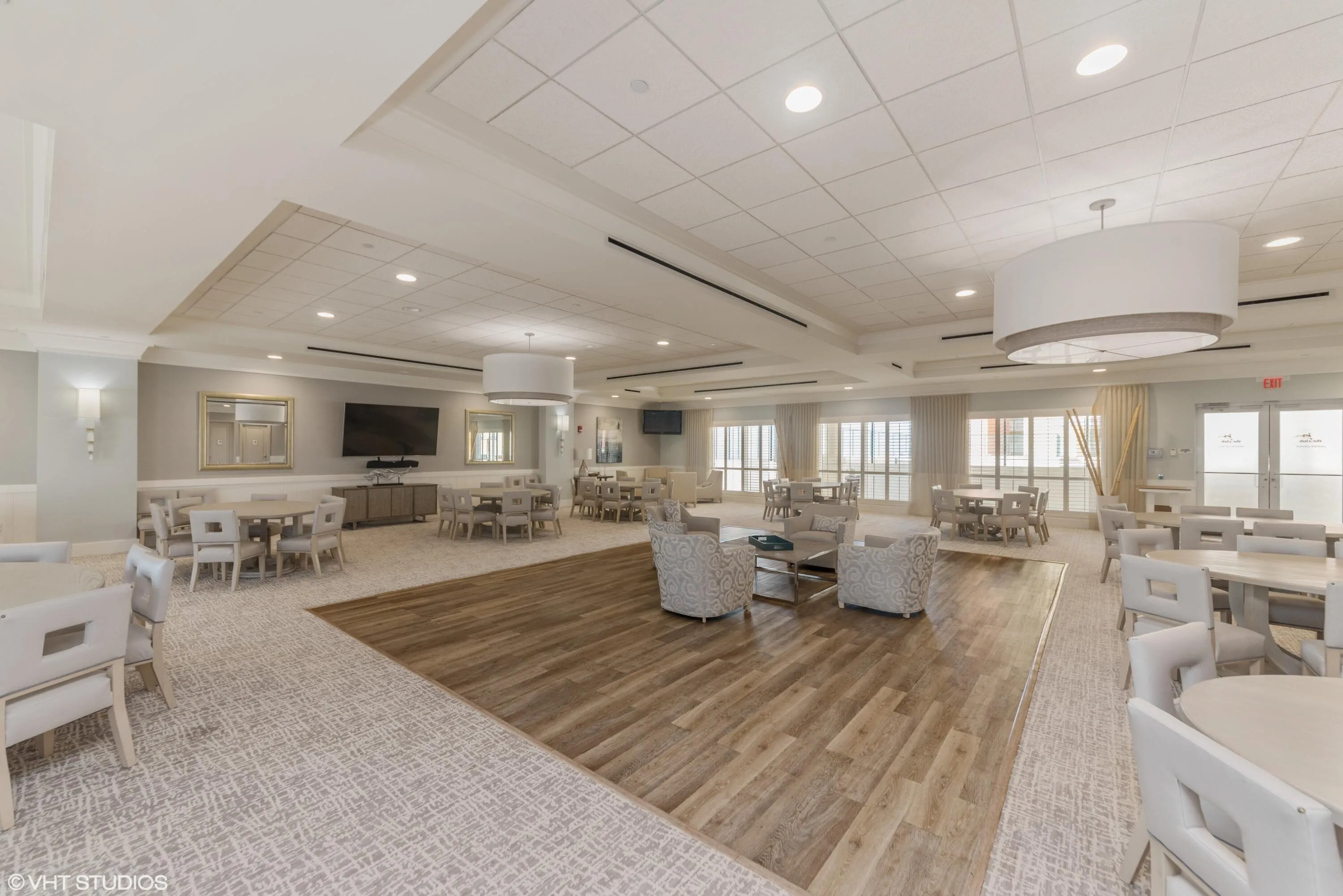 27_2650LakeShoreDr_Unit101_125_Clubhouse