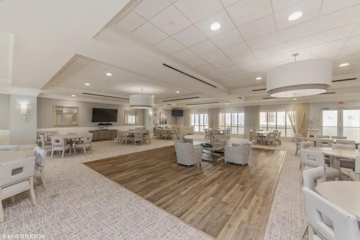 27_2650LakeShoreDr_Unit101_125_Clubhouse