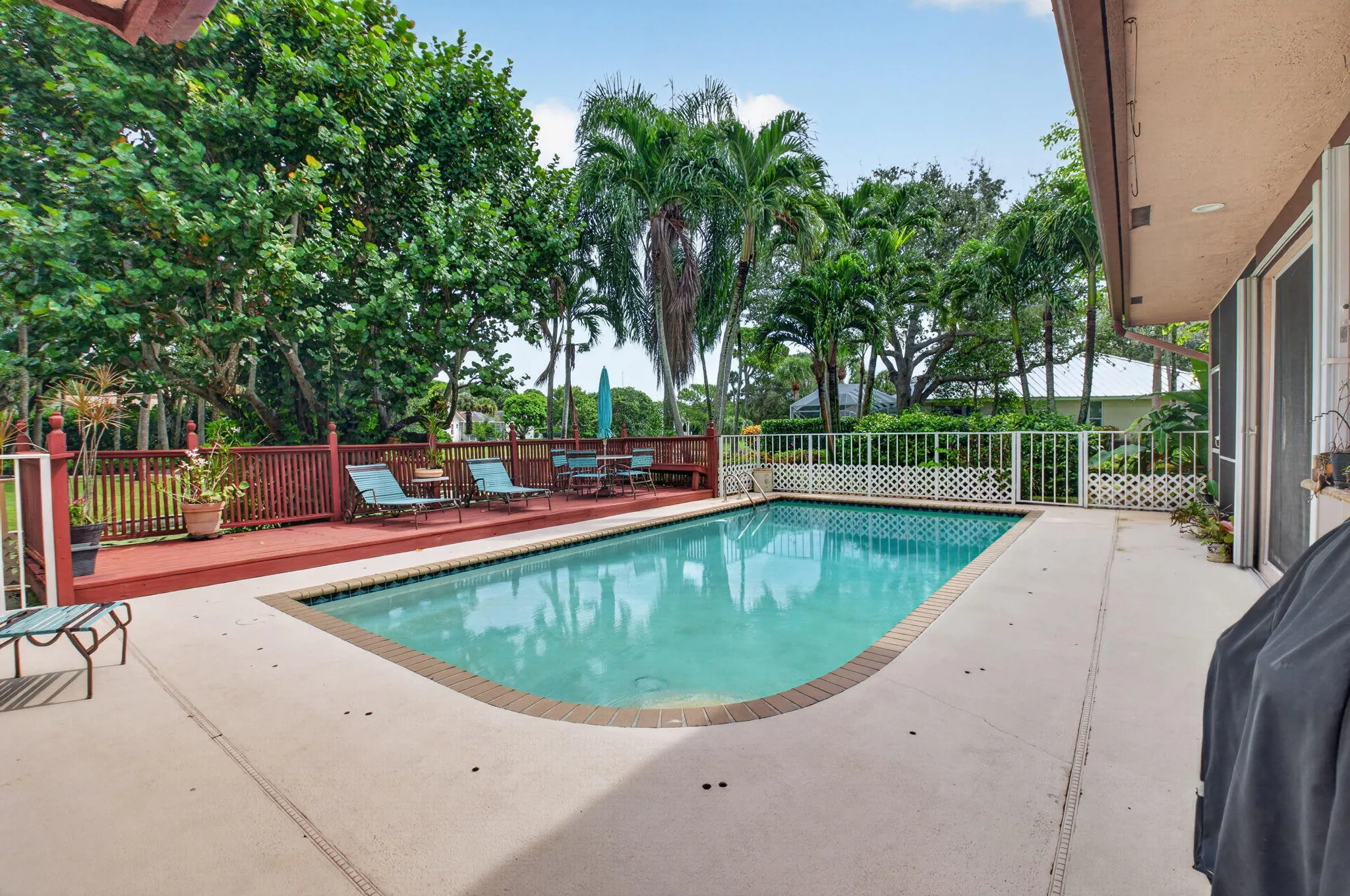 Pool with a lake and park view!