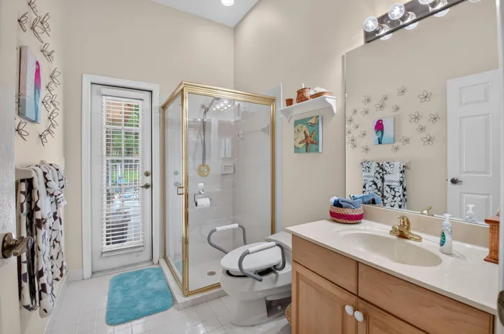 Full guest cabana bath