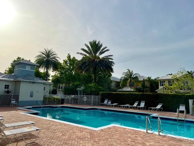 Botanica Pool