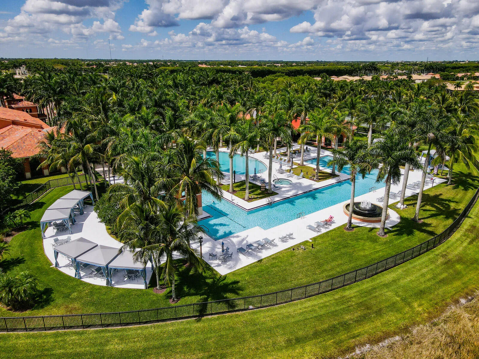 BV - Pool Aerial 3