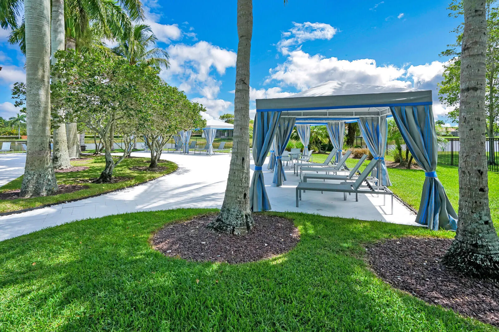 BV - Pool Cabanas 2
