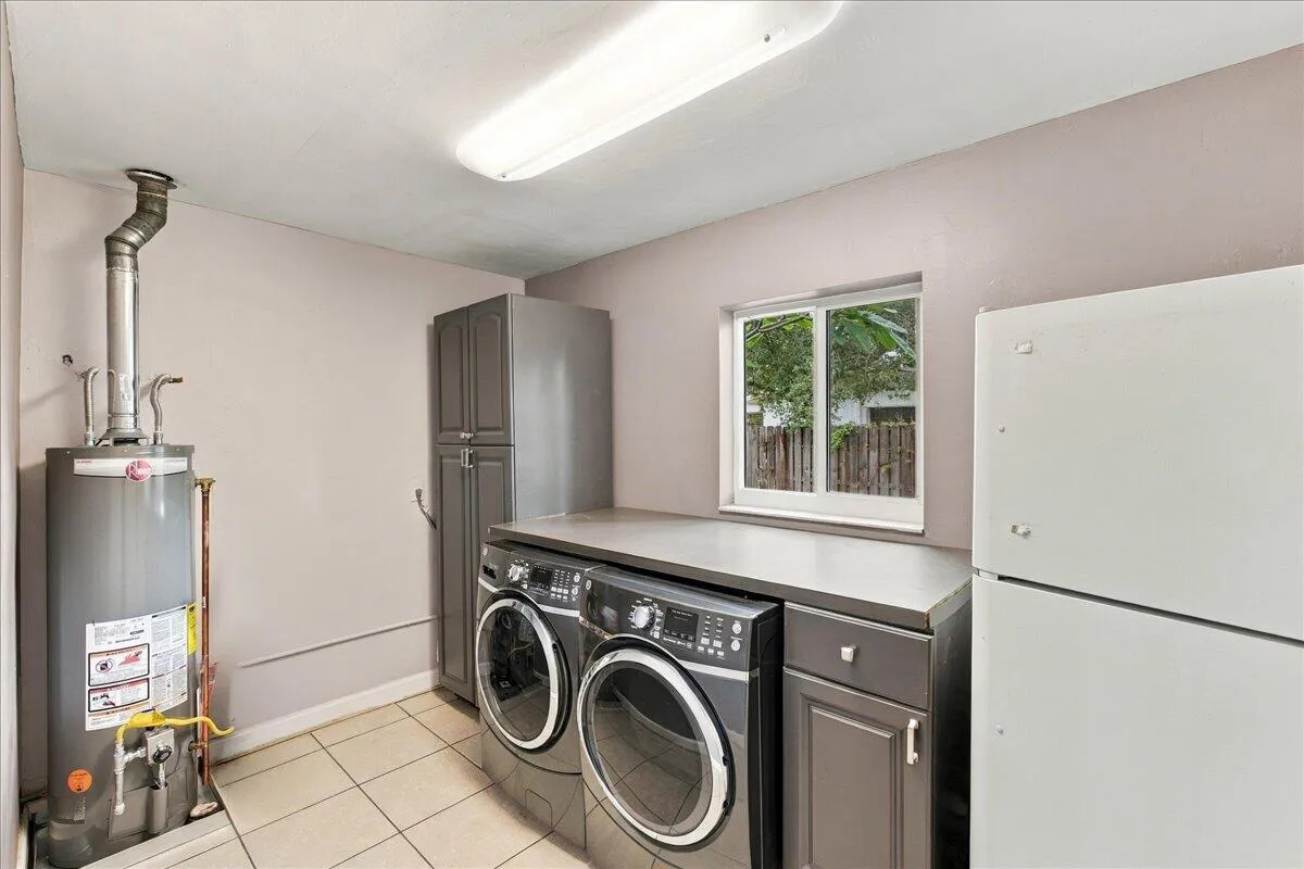 Oversized Utility/Laundry Room
