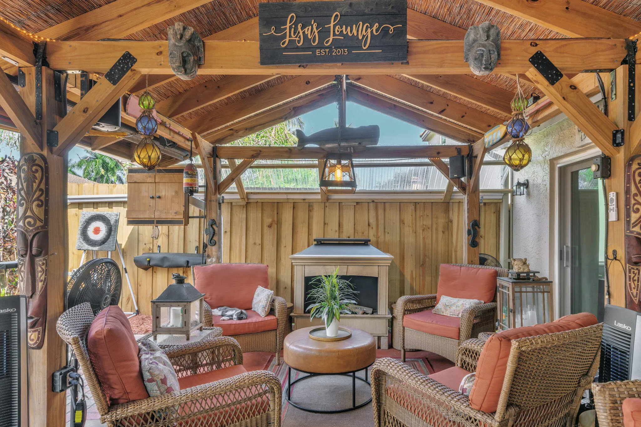8 Backyard Bar and Grill (3)
