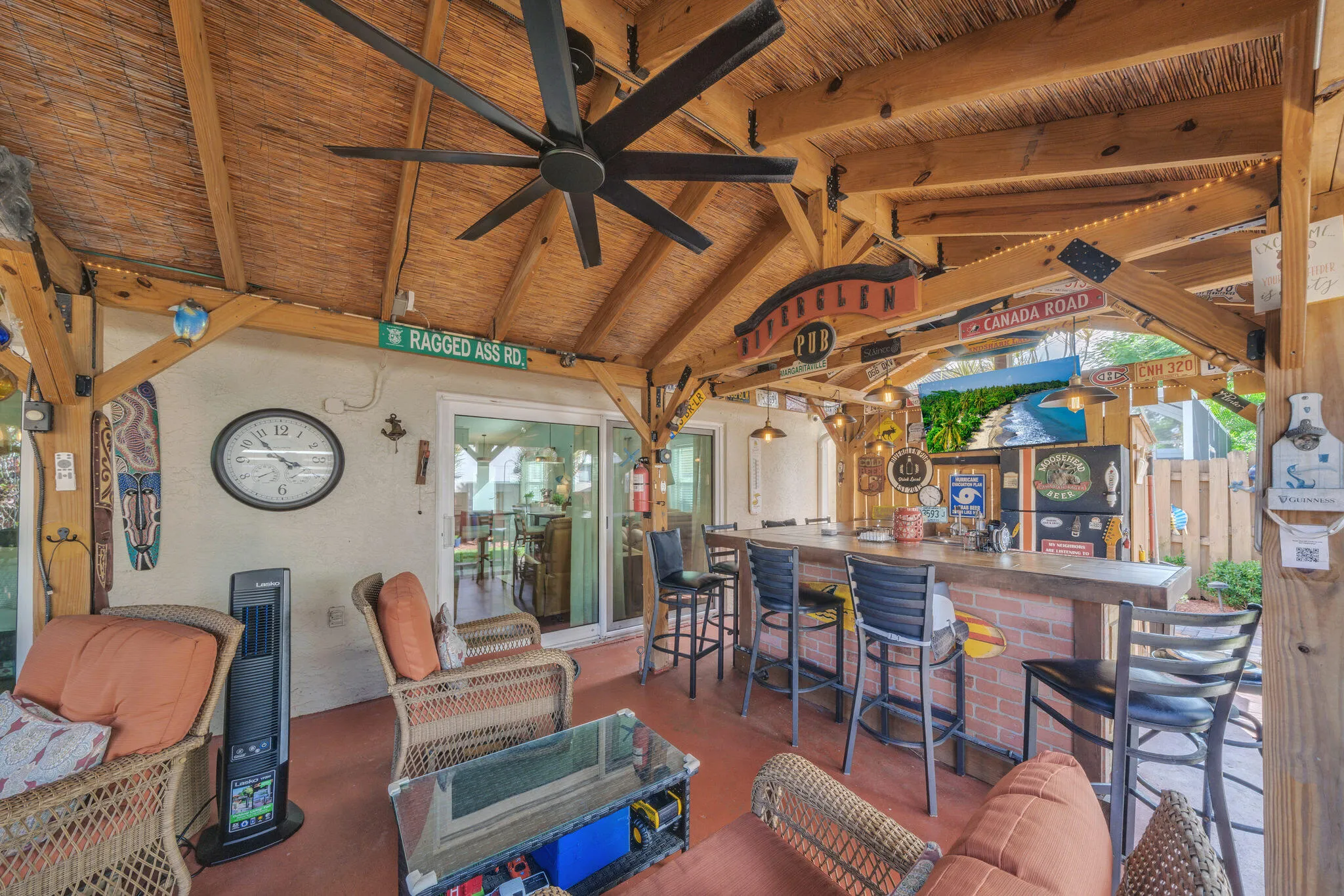 8 Backyard Bar and Grill (6)