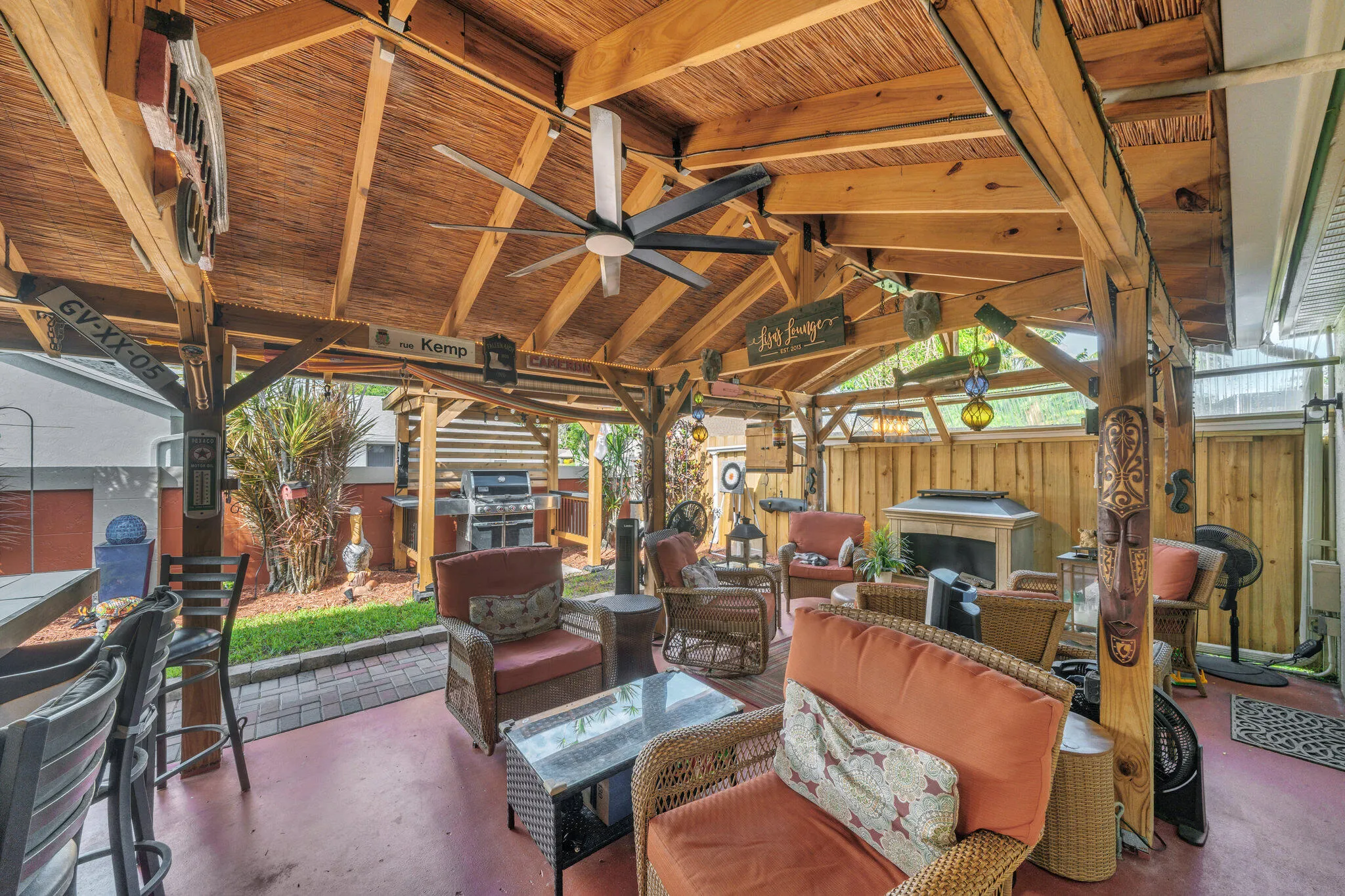 8 Backyard Bar and Grill (1)