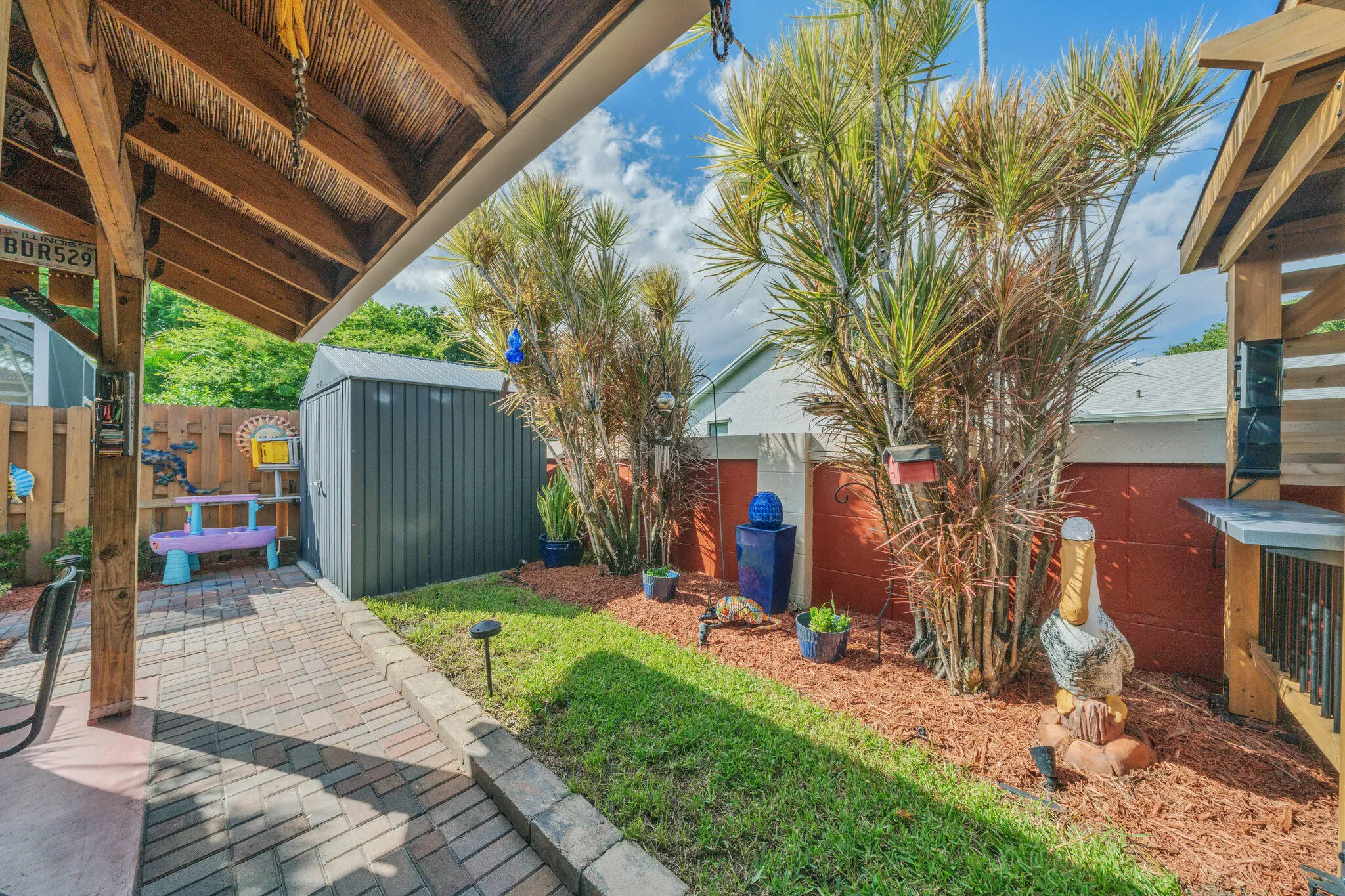 8 Backyard Bar and Grill (10)