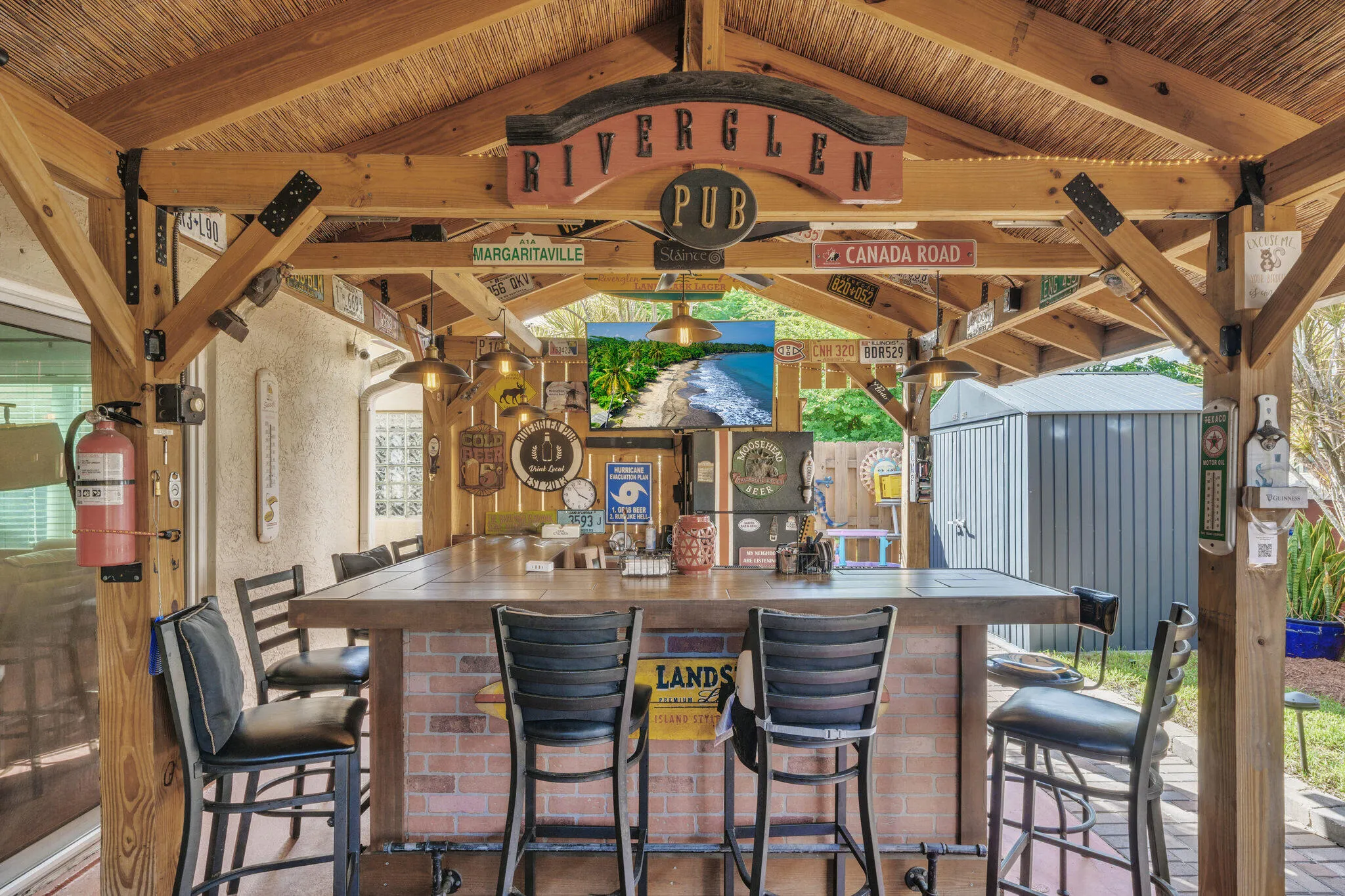 8 Backyard Bar and Grill (7)