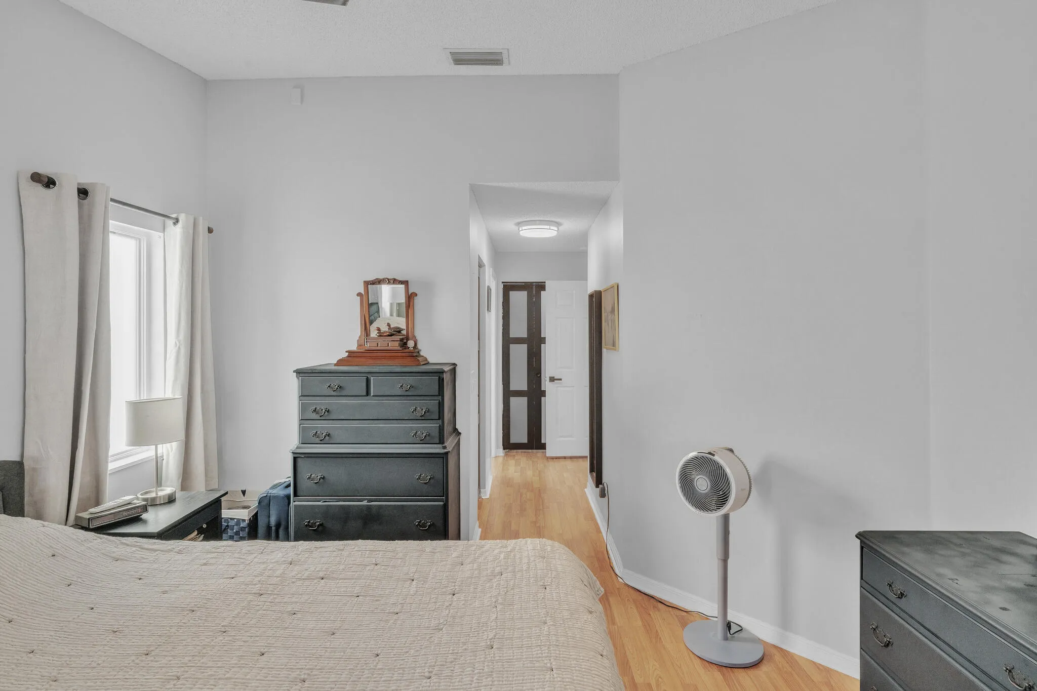 14 Primary Bedroom (4)