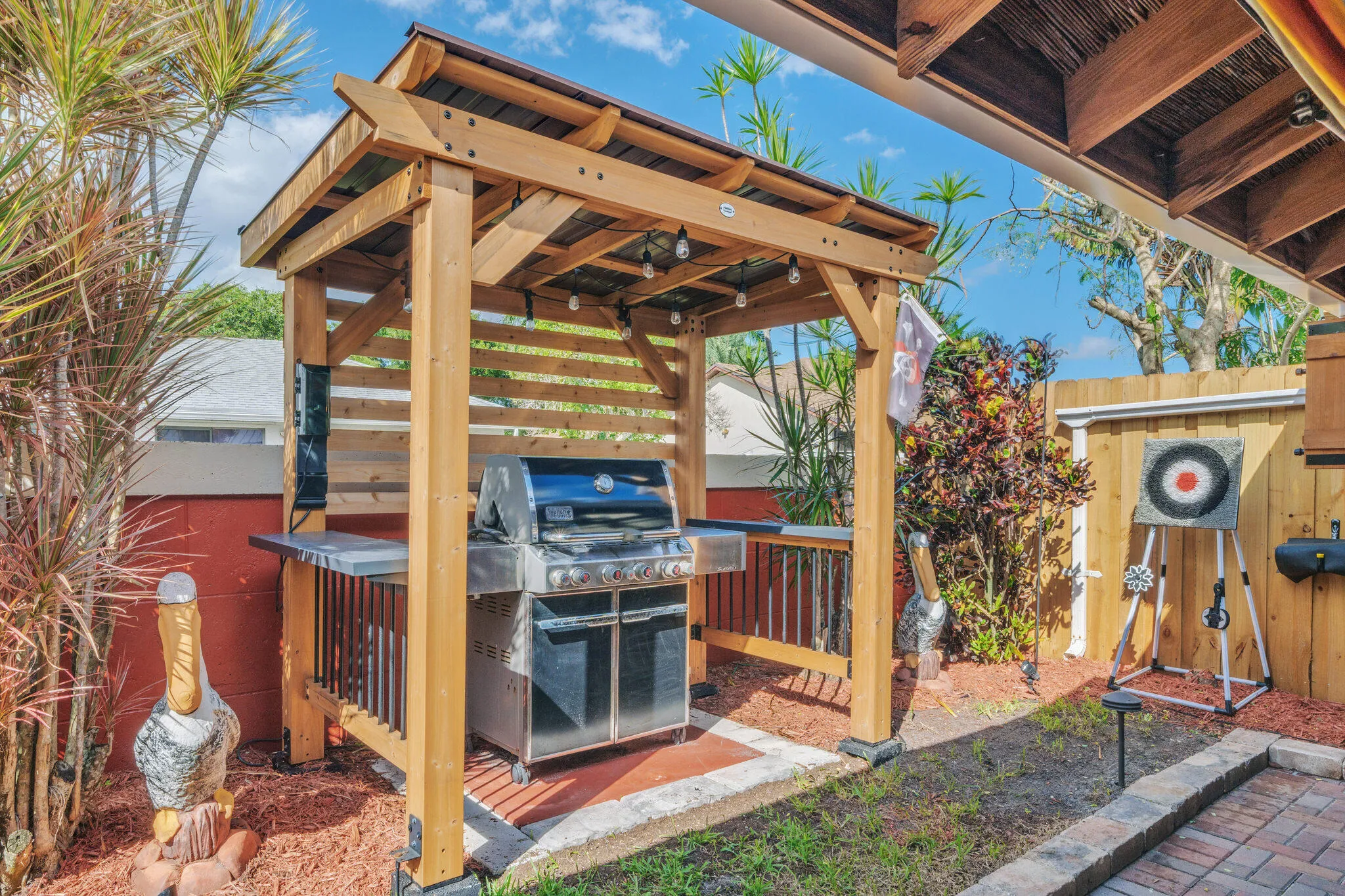 8 Backyard Bar and Grill (5)