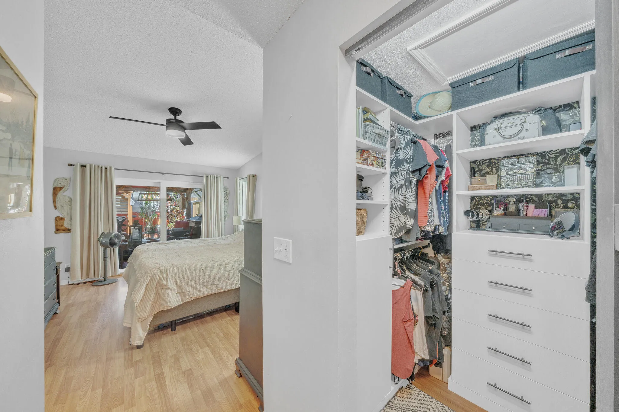 13 Walk--In Closets (2)