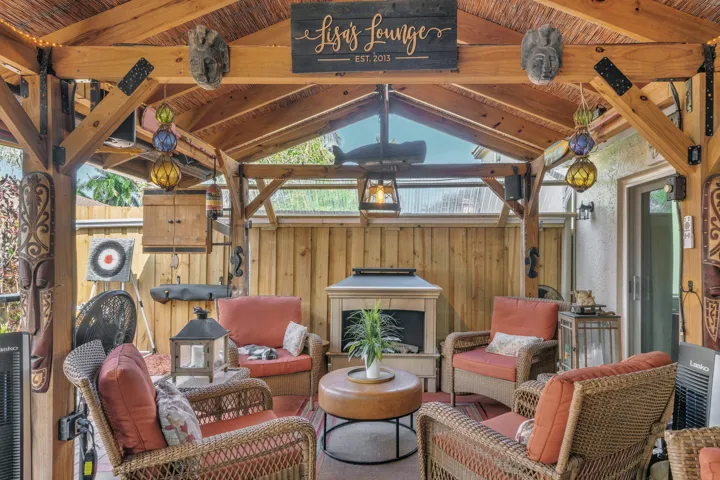 8 Backyard Bar and Grill (3)