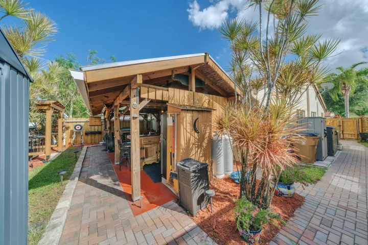 8 Backyard Bar and Grill (11)