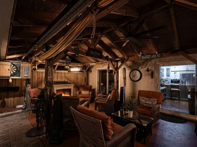 8 Backyard Bar and Grill (14)