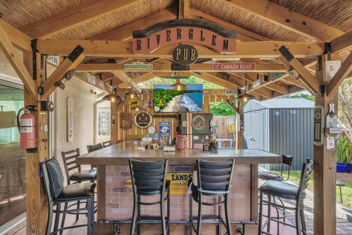 8 Backyard Bar and Grill (7)