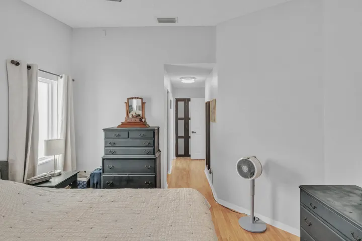 14 Primary Bedroom (4)
