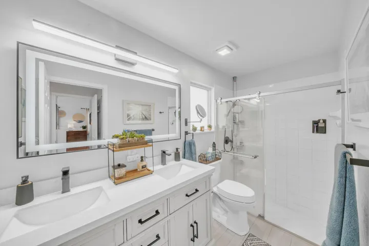 12 Primary Bathroom (2)