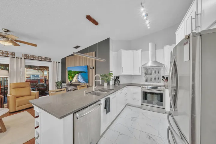 6 Kitchen (2)