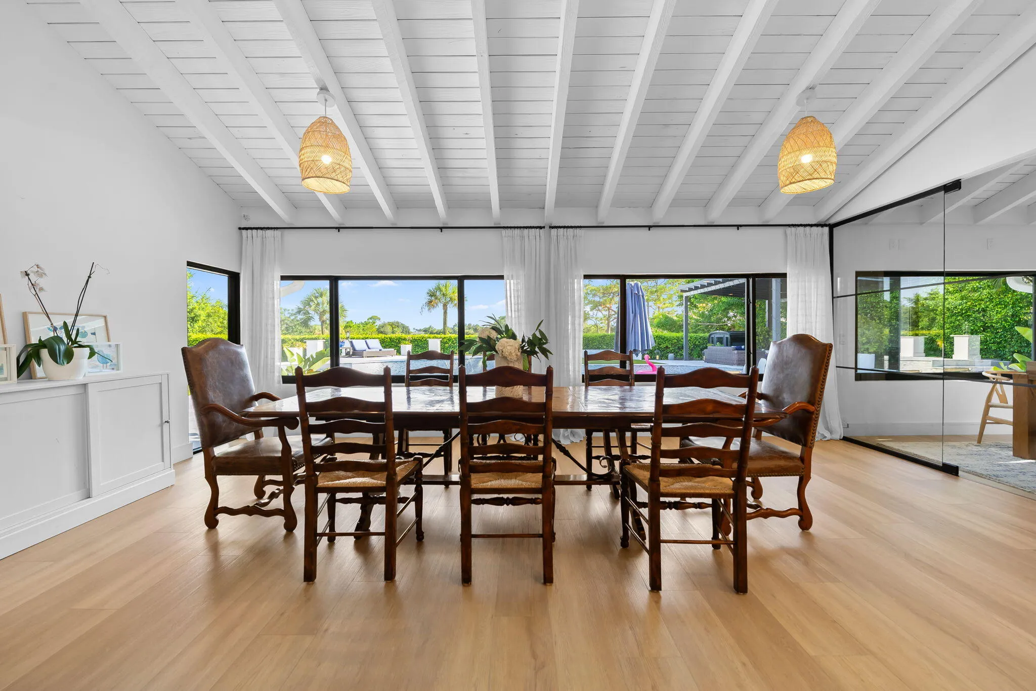 dining area and golf view