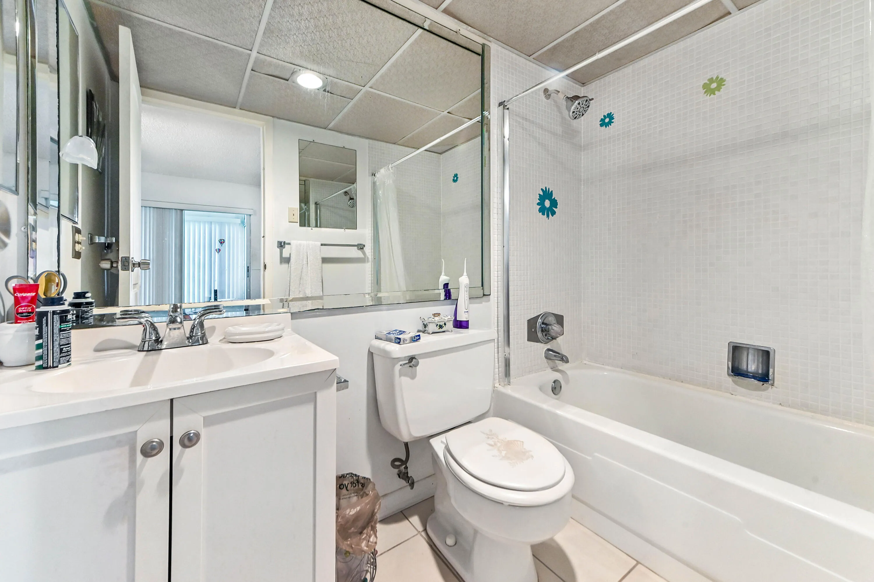 12 Bathroom 02