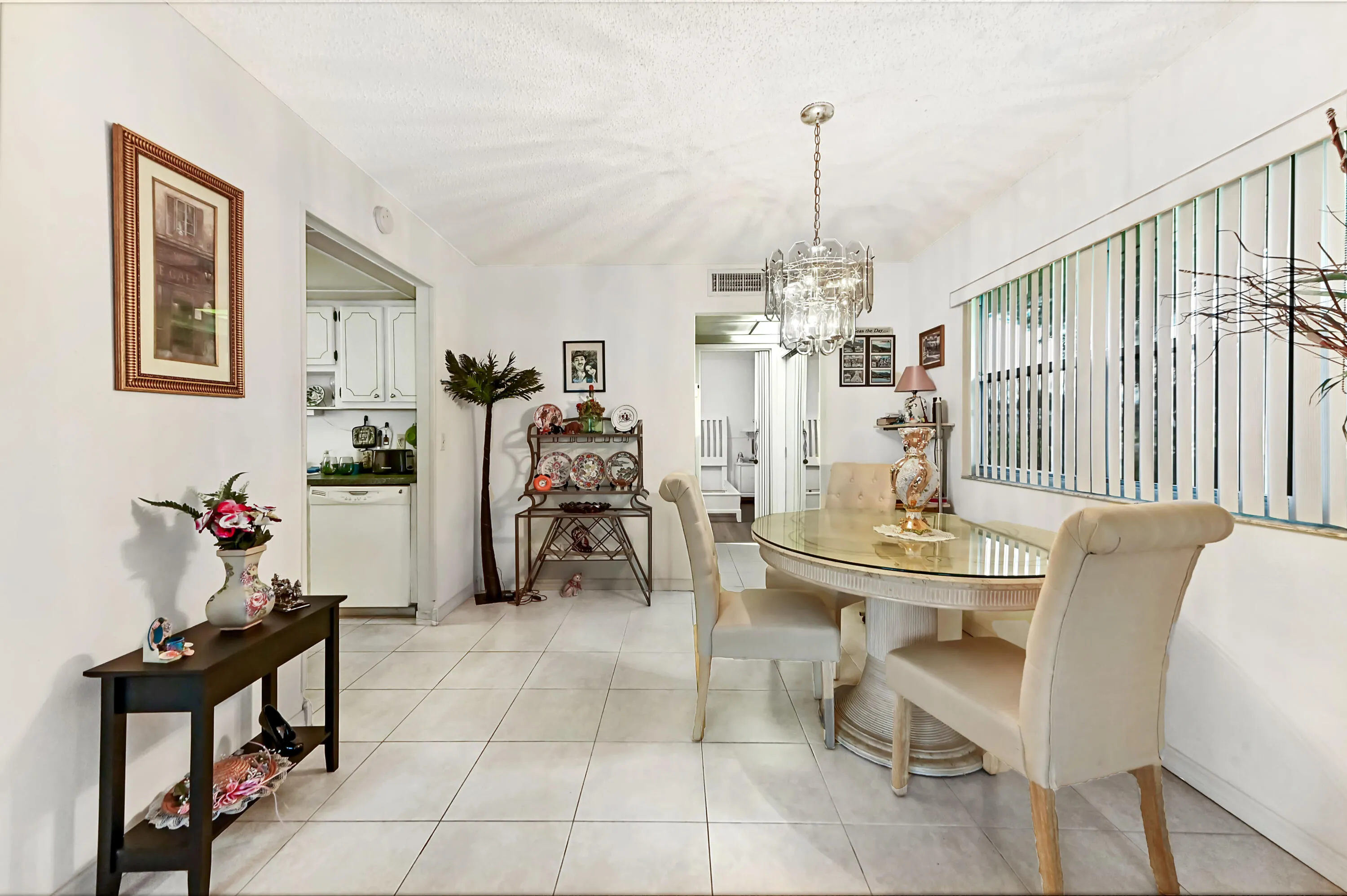 08 Dining area 01