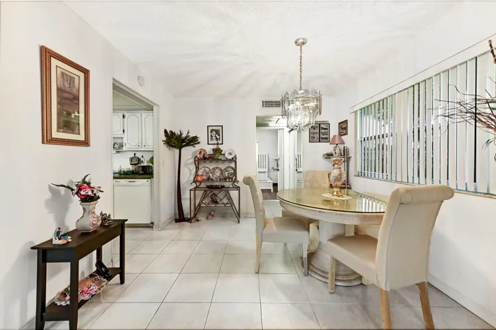 08 Dining area 01
