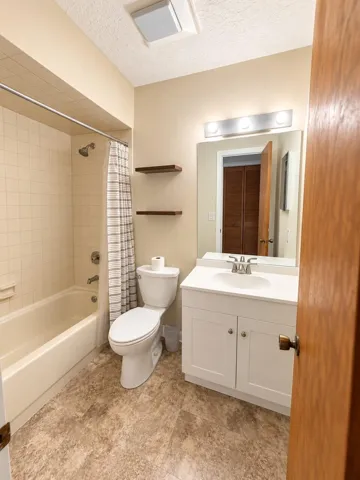 Bathroom 2-1