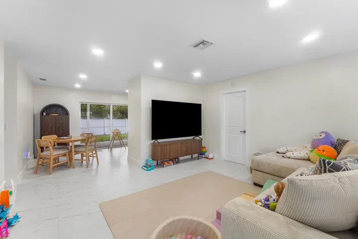 039-2350NikiJoLane-WestPalmBeach-FL-3341