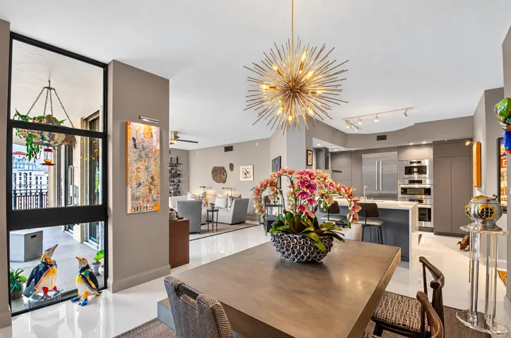 Expansive, Open Entertaining Spaces
