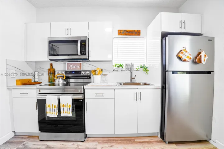 Apartment 2 – Full kitchen