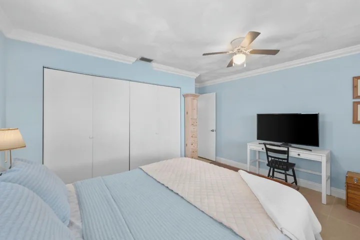 2114 Southwest 13th Pl - 17.jpg-SMALL