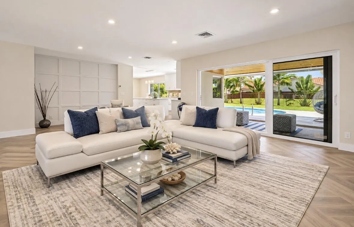 LIVINGROOM