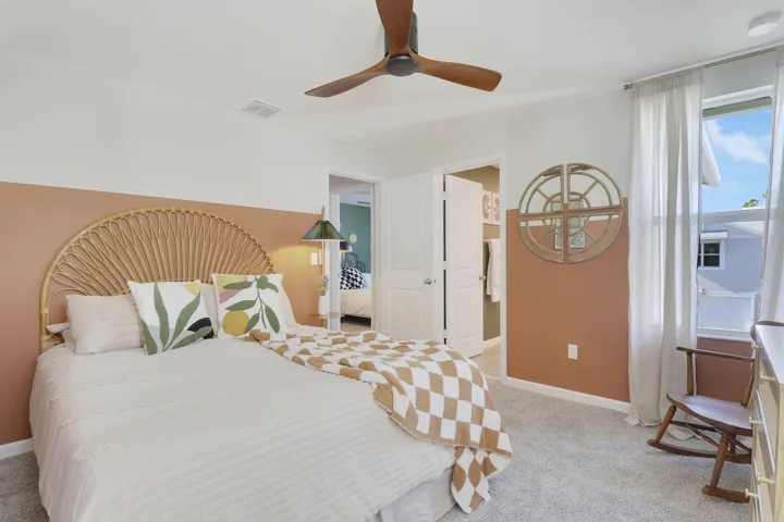 Coral bedroom, fifth angle