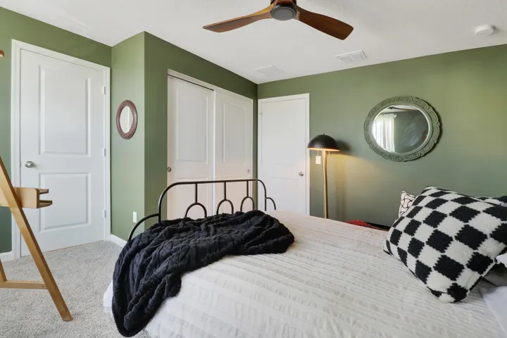 Green bedroom, second angle