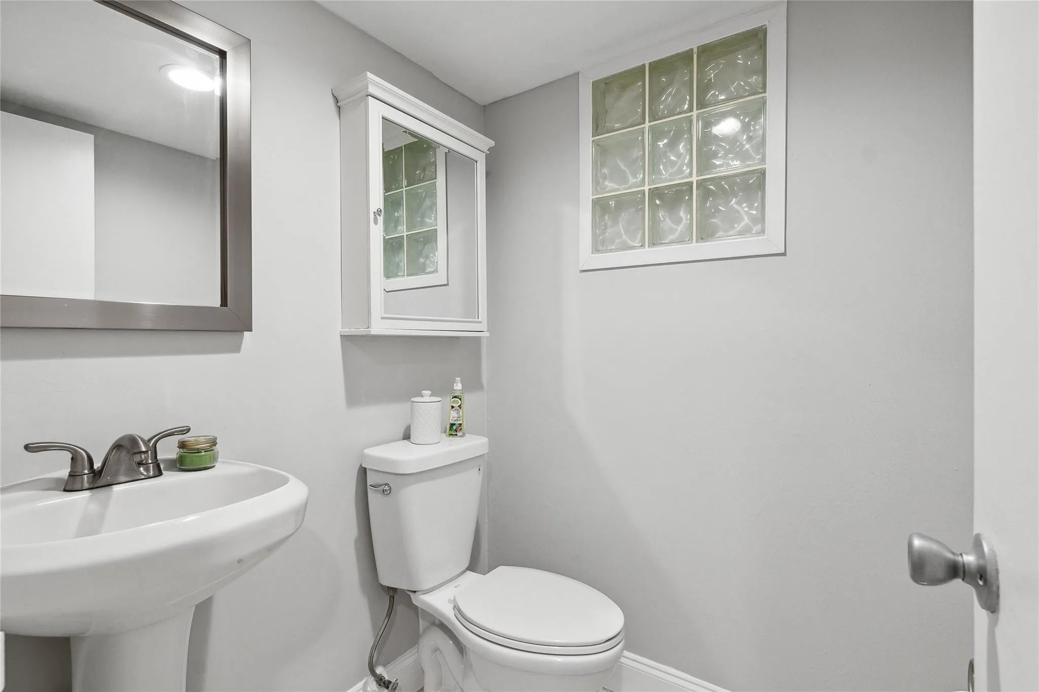 Guest half bath