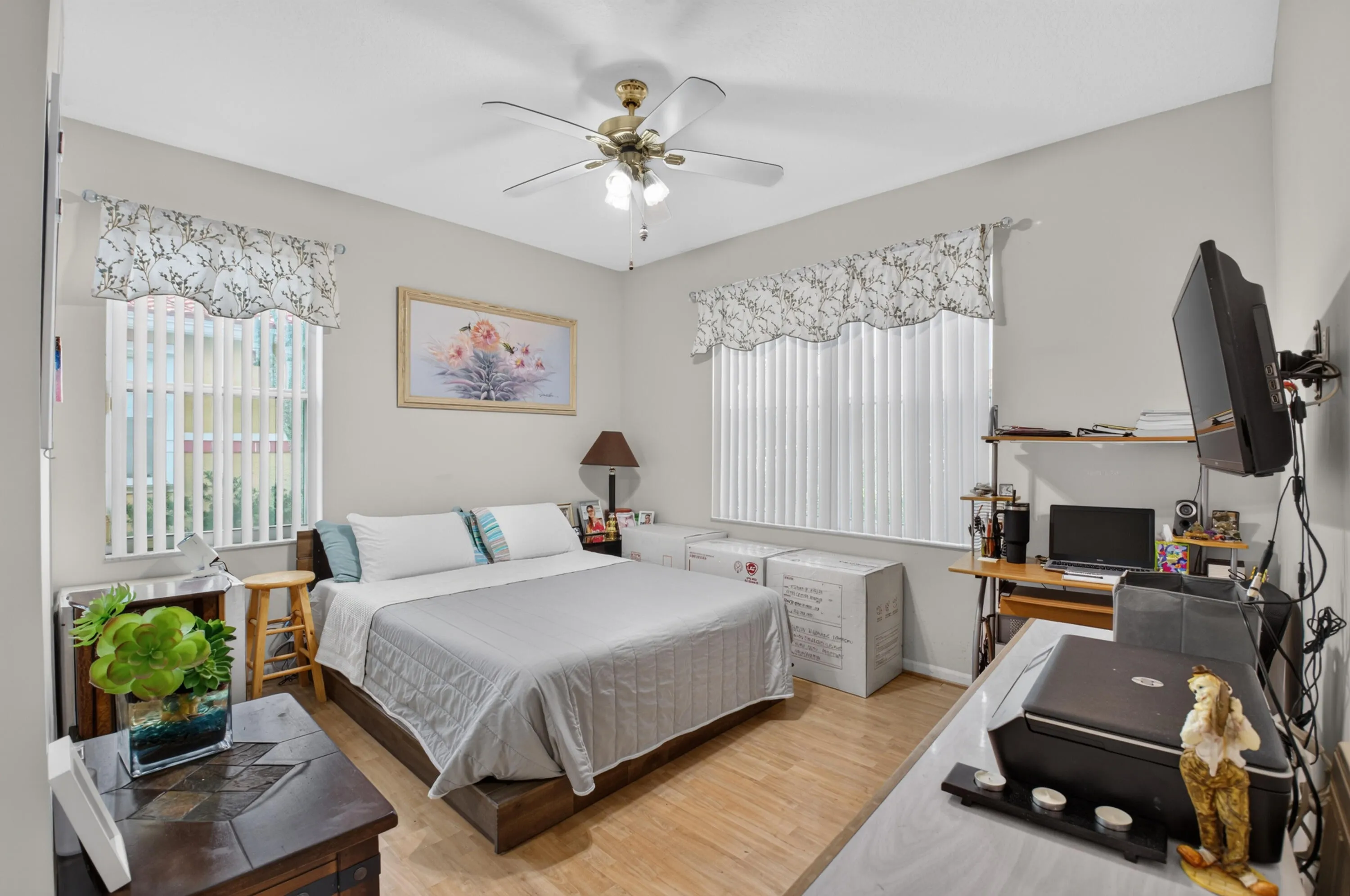 BEDROOM 2