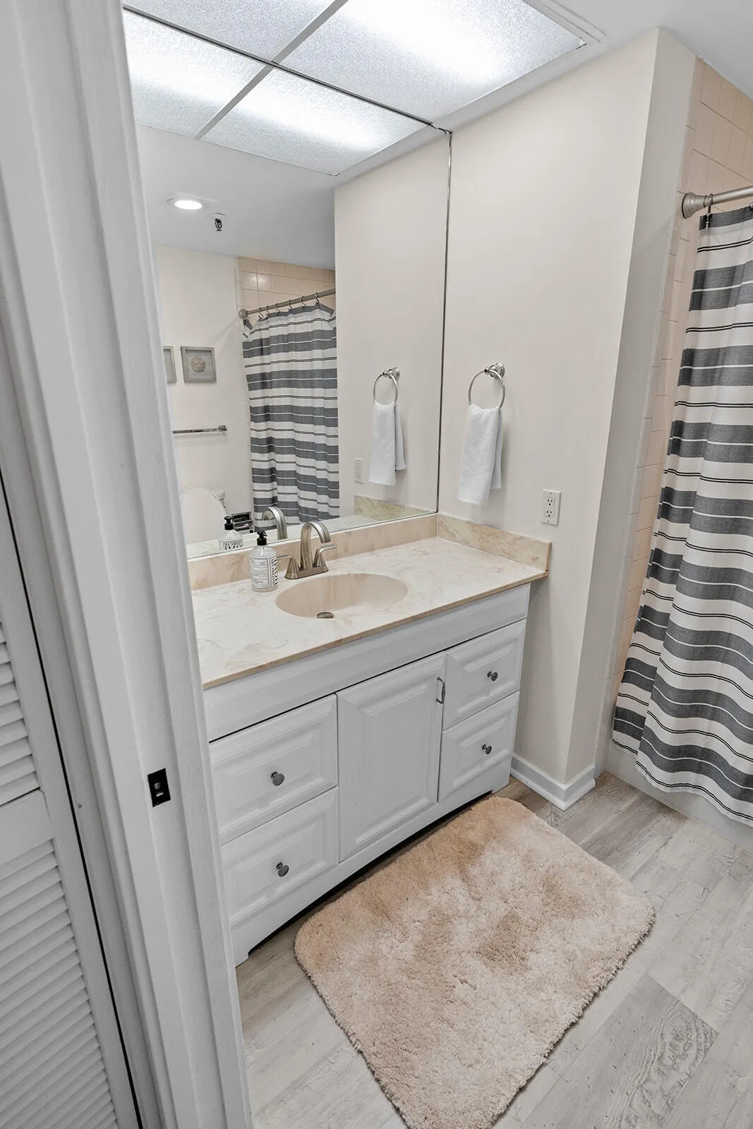 Guest Bathroom 2