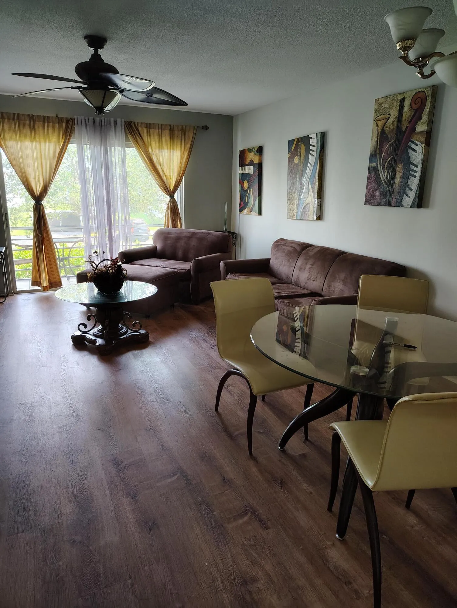 Lauderhill East Liv.room