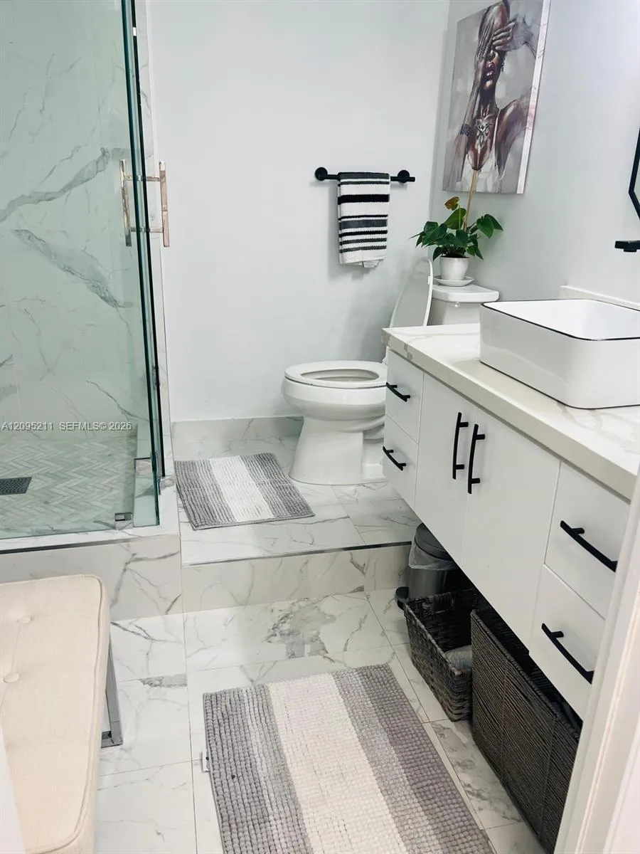 2nd Bathroom