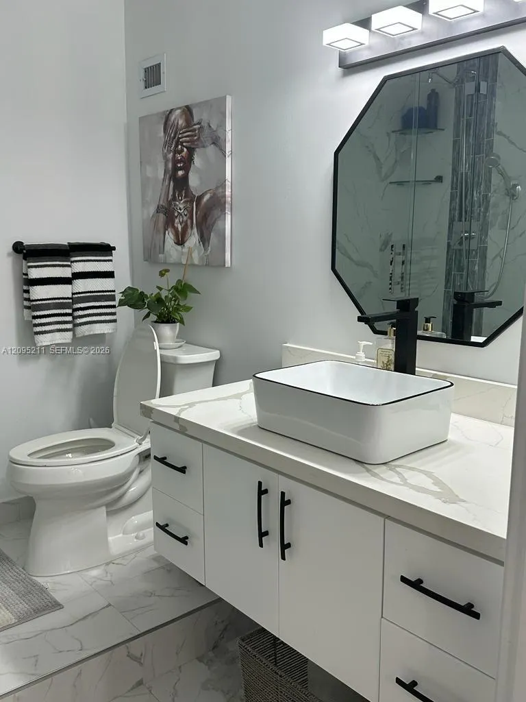 2nd Bathroom