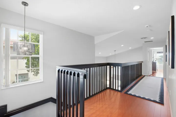 Second story is open to the living room