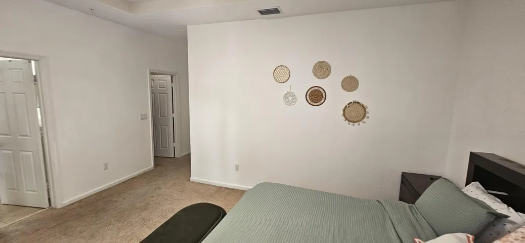 1000410898