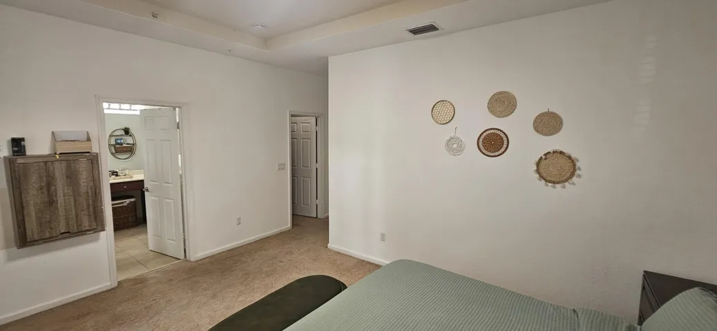 1000410897