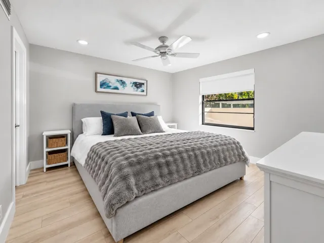 Guest Bedroom 105D b