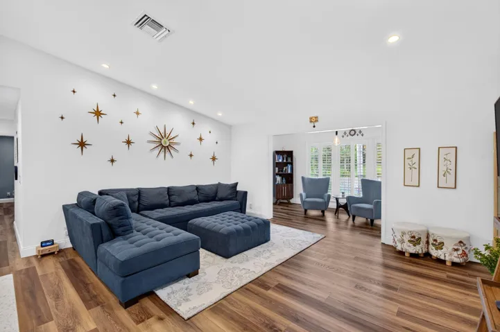 Living/Sunroom​​‌​​​​‌​​‌‌​‌‌​​​‌‌​‌​‌​‌​​​‌​​