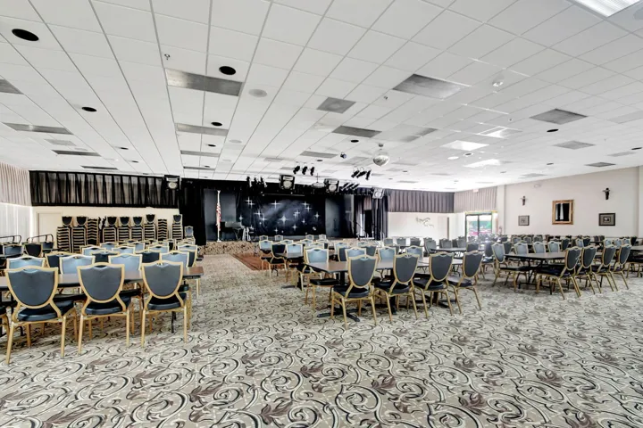 56-web-or-mls-Lucerne Pointe main clubho